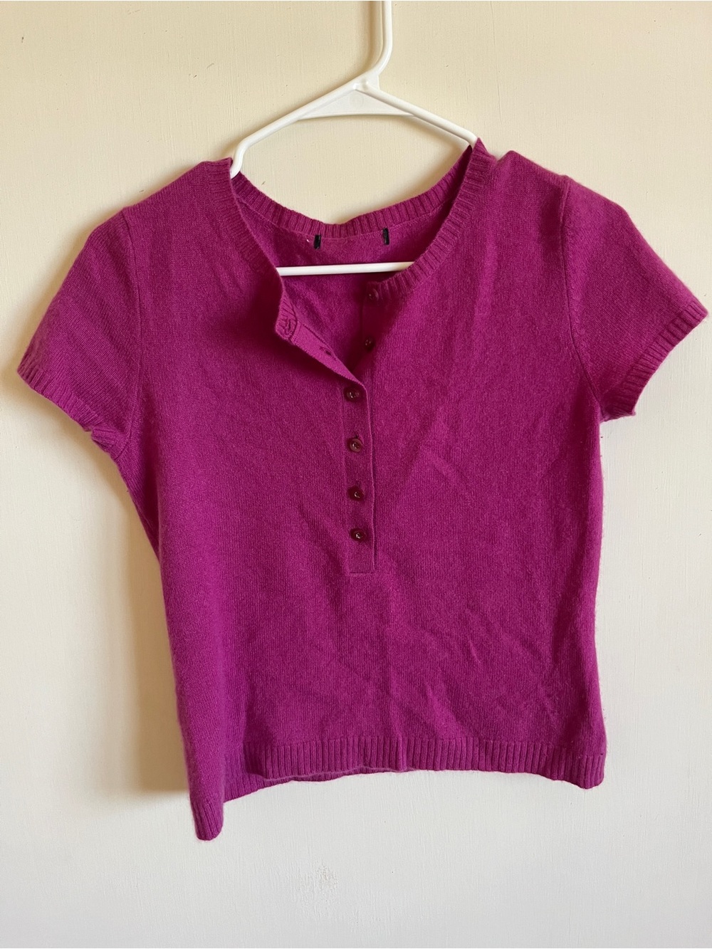 Cropped Short Sleeve Button Pullover in Magenta